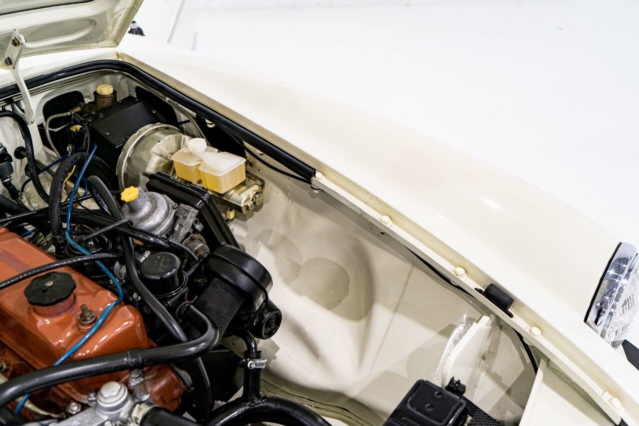 1979 MG B Beautifully presented from former complete restoration White Montreal - photo #16