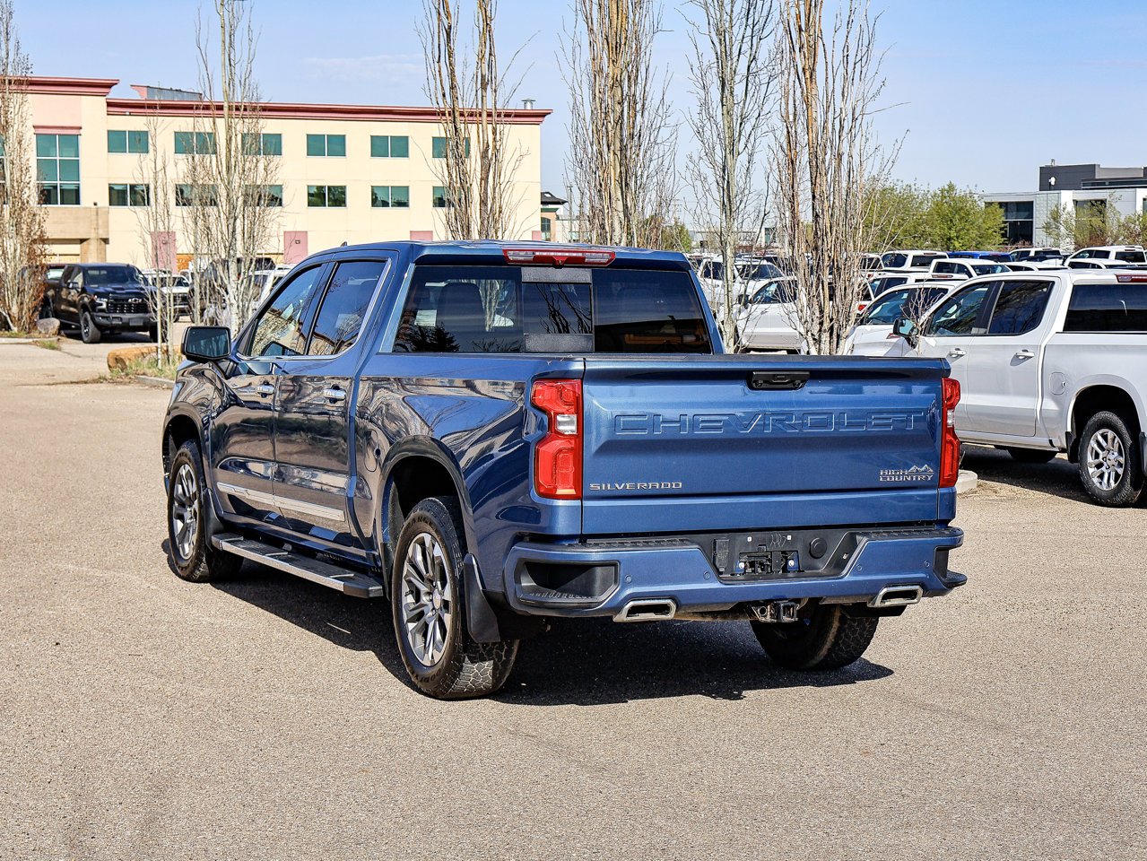 2024 Chevrolet Silverado 1500 4WD Crew Cab 147 High Country Blue Sherwood Park - photo #10