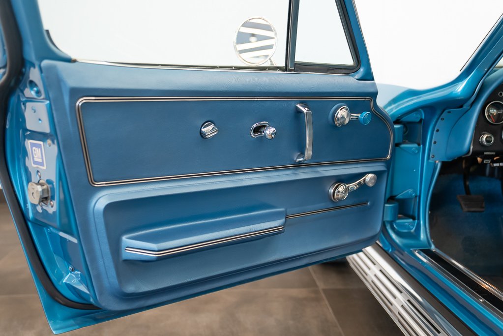 Chevrolet Corvette 1967 Bleu Montréal - photo #37