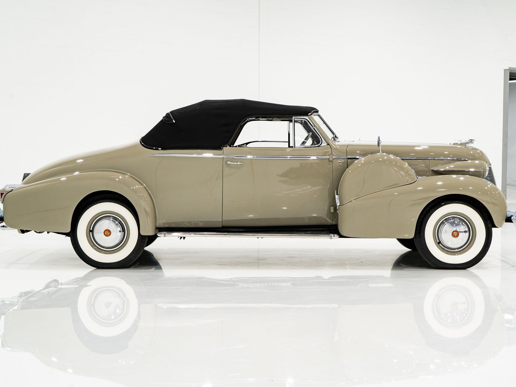 Cadillac Series 75 1 of 27 built. Former CCCA National first prize winner *PRICE IN USD* 1939 Brun Montréal - photo #39