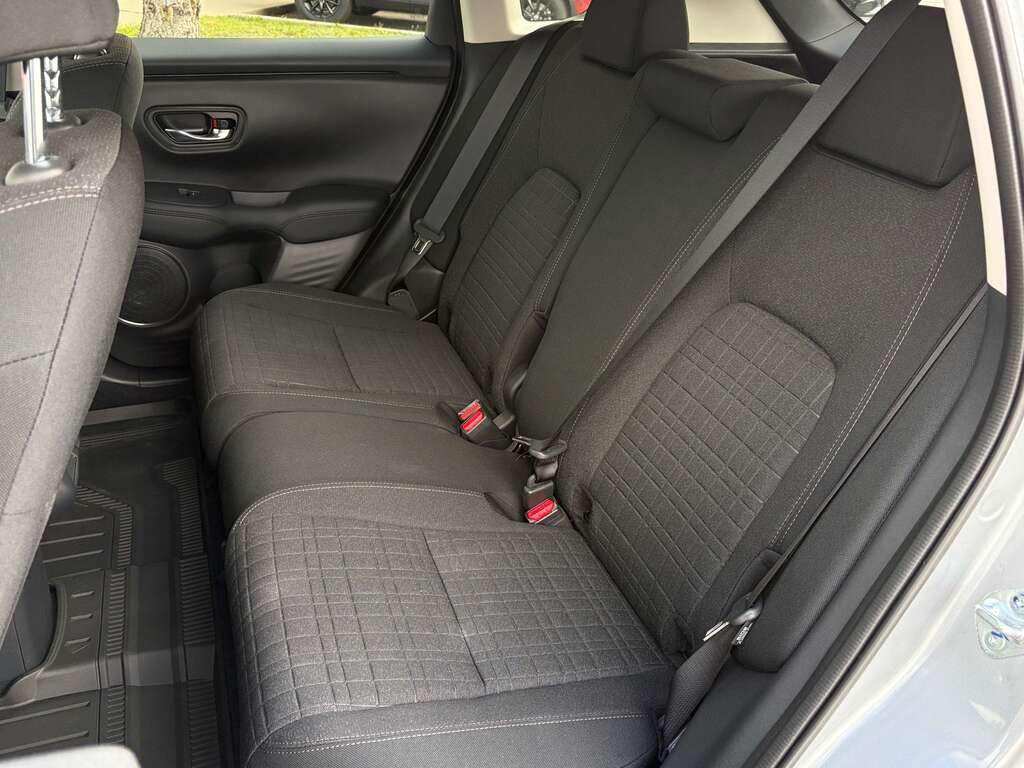 2027 Honda HR-V LX AWD CVT Silver Gatineau - photo #16