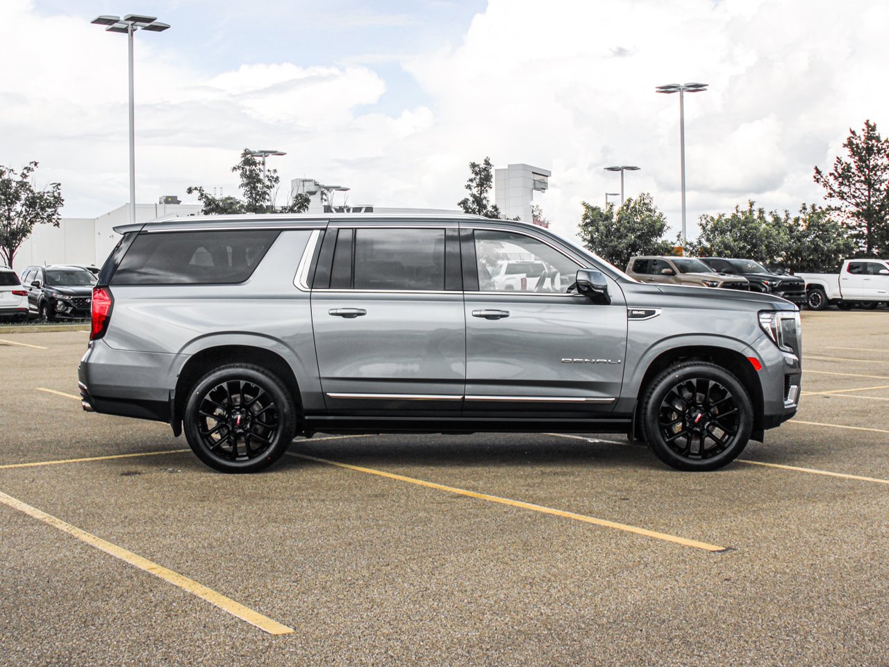 2022 GMC Yukon XL 4WD 4dr Denali Grey Sherwood Park - photo #9