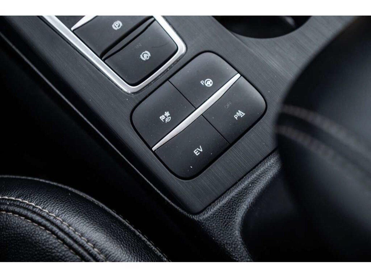 2021 Ford Escape Red Sainte-Julienne - photo #26