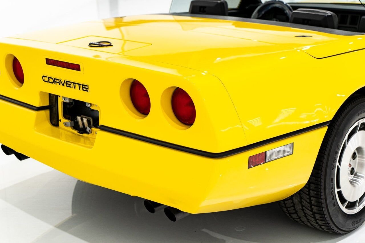 Chevrolet Corvette Pace Car livery with only 17,380km (10,800miles) 1986 Jaune Montréal - photo #66