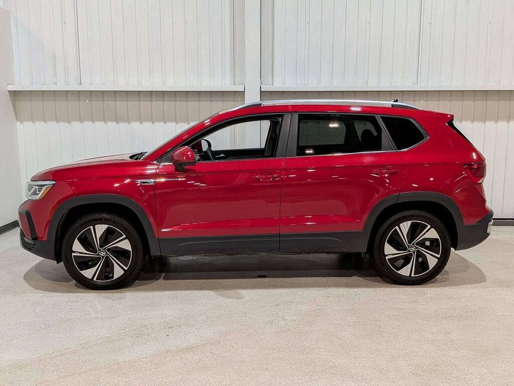2024 Volkswagen Taos Highline 4MOTION Red Val-David - photo #3