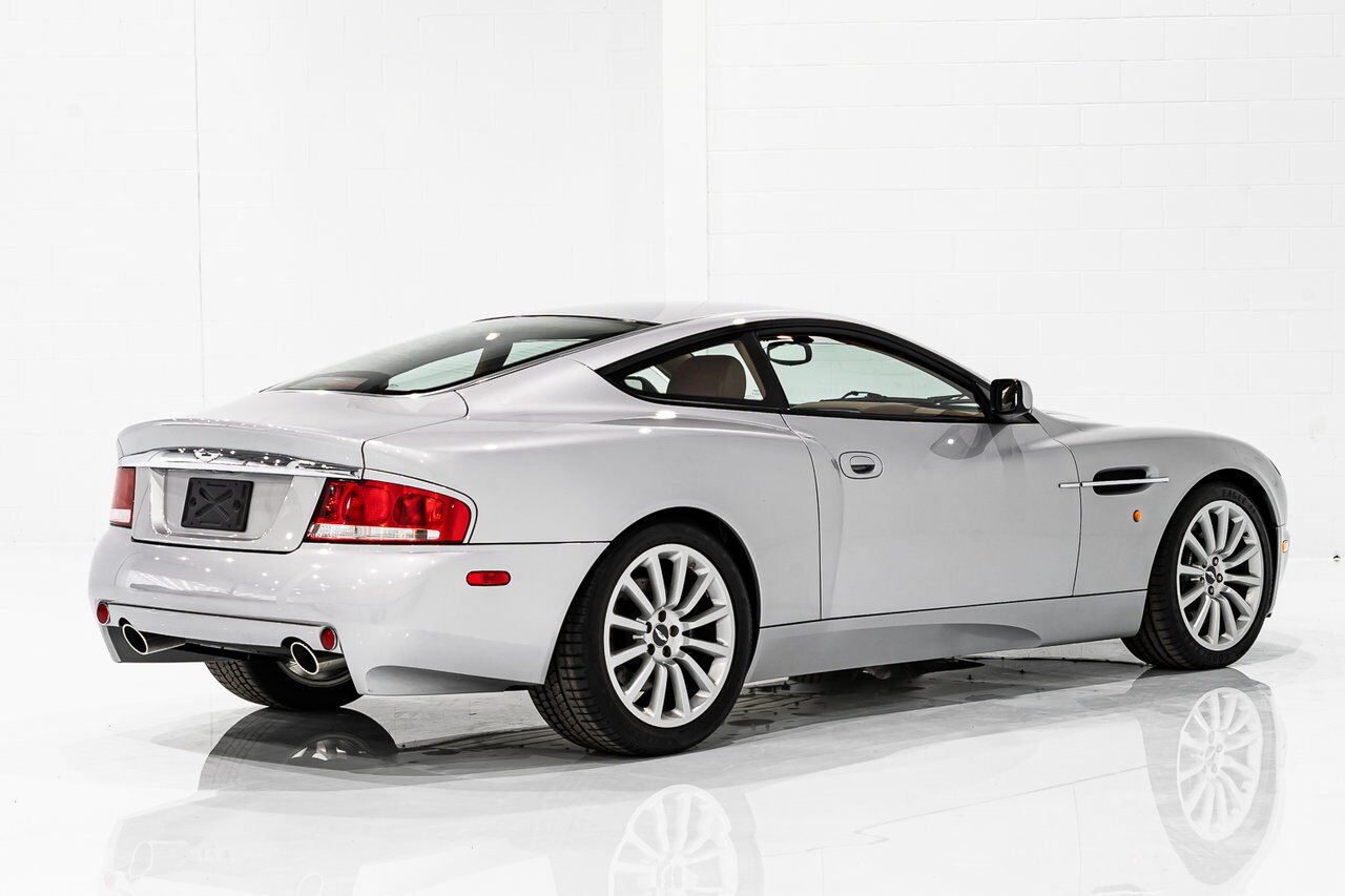 Aston Martin Vanquish PRIX EN USD | ORIGINAL MSRP OF $225,000 USD - FACTORY UPGRADE TO VANQUISH S TRANSMISSION 2003 Gris Montréal - photo #24