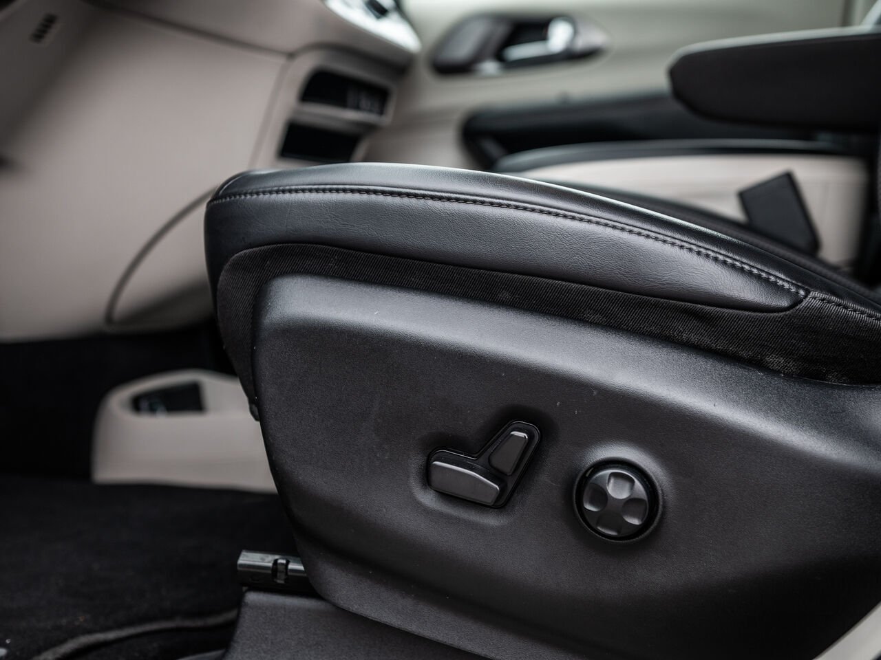 2023 Chrysler Pacifica Hybrid Blue Sainte-Julienne - photo #15