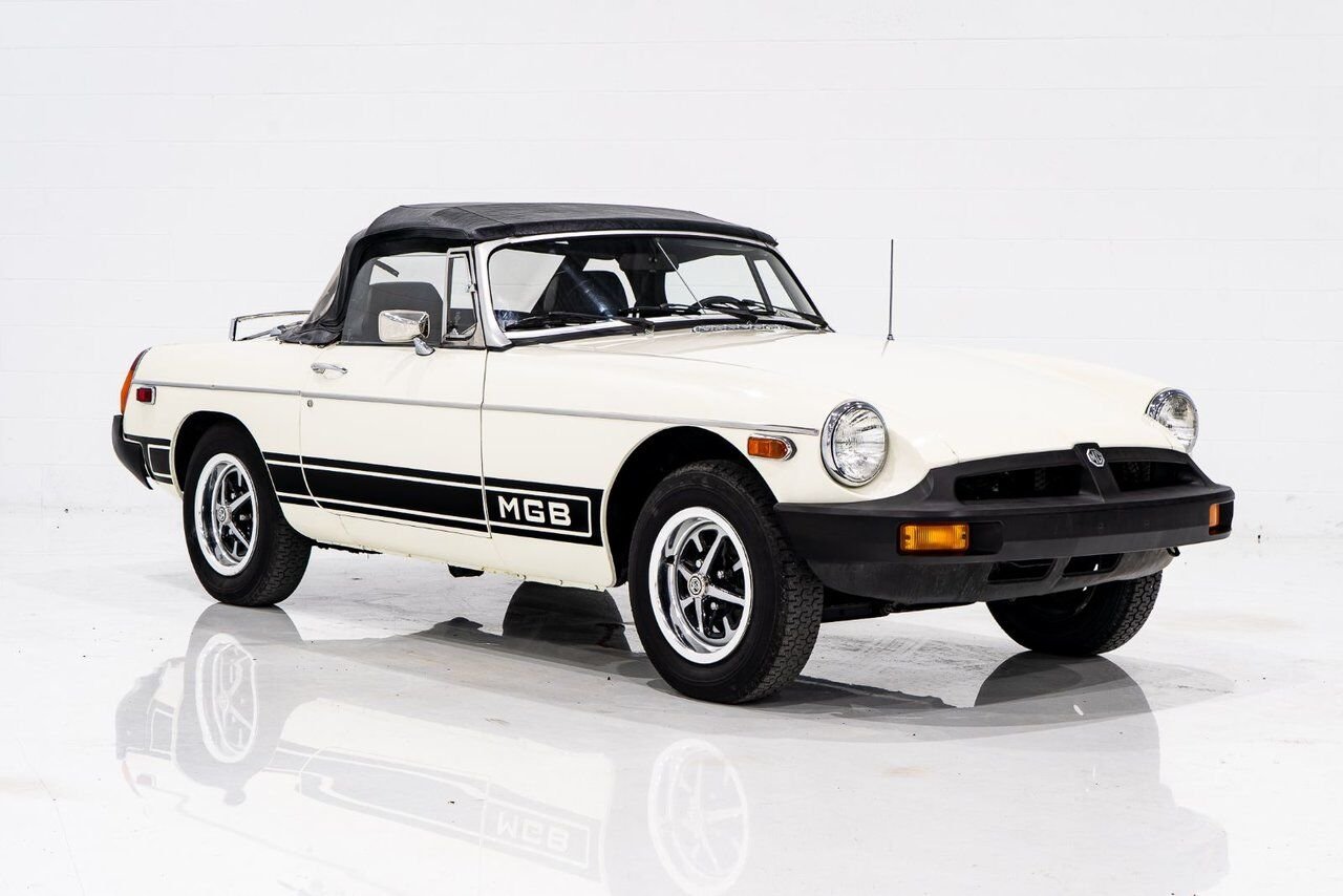 1979 MG B Beautifully presented from former complete restoration White Montreal - photo #36