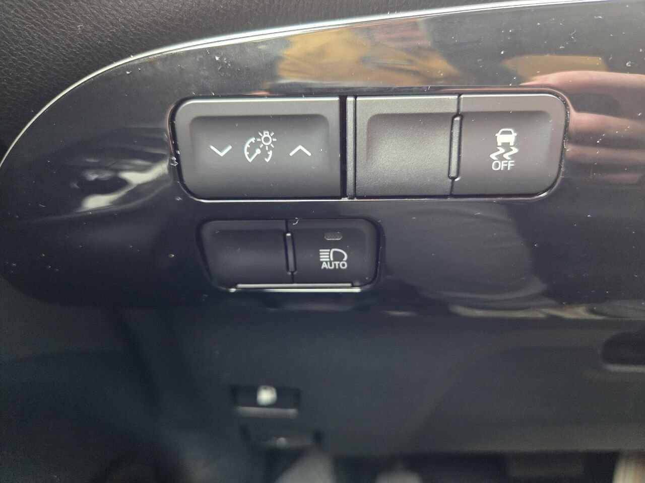 Toyota PRIUS 2020 Blanc Mont-Laurier - photo #13