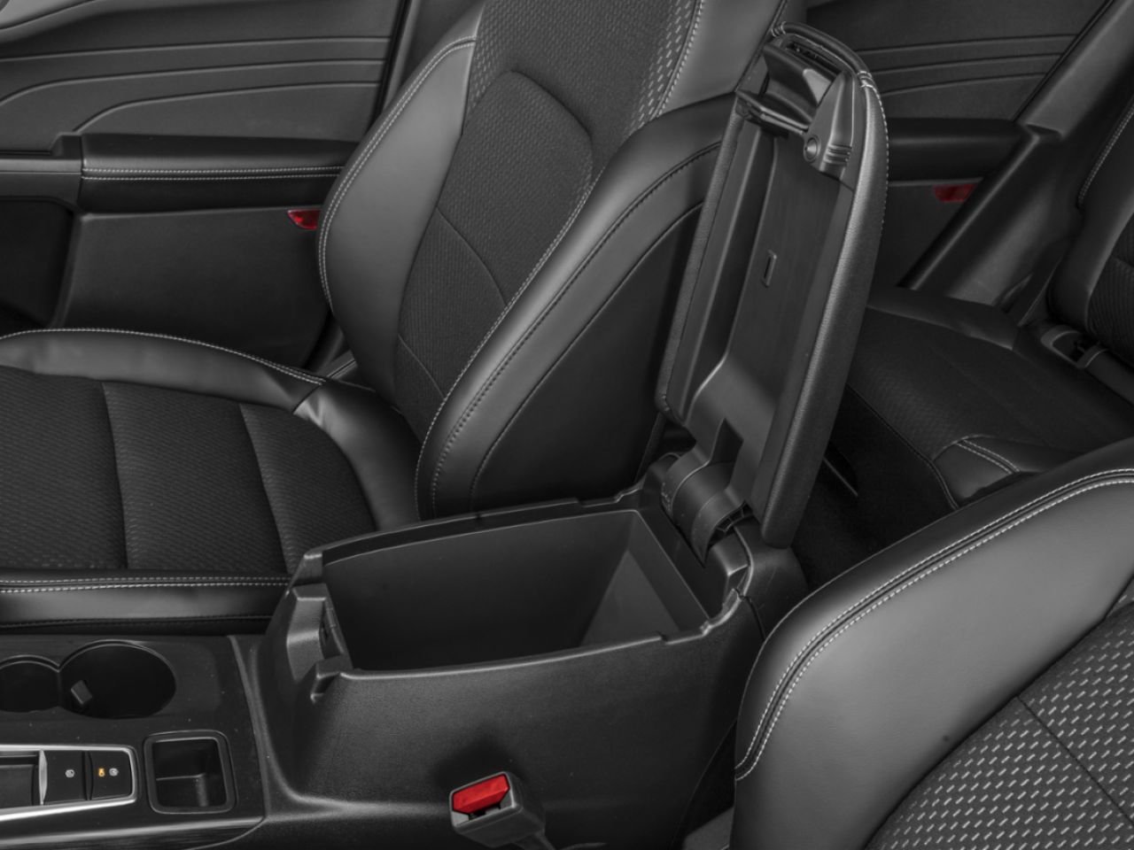 Ford Escape VHR TA 2025 Noir agate métallisé Châteauguay - photo #5
