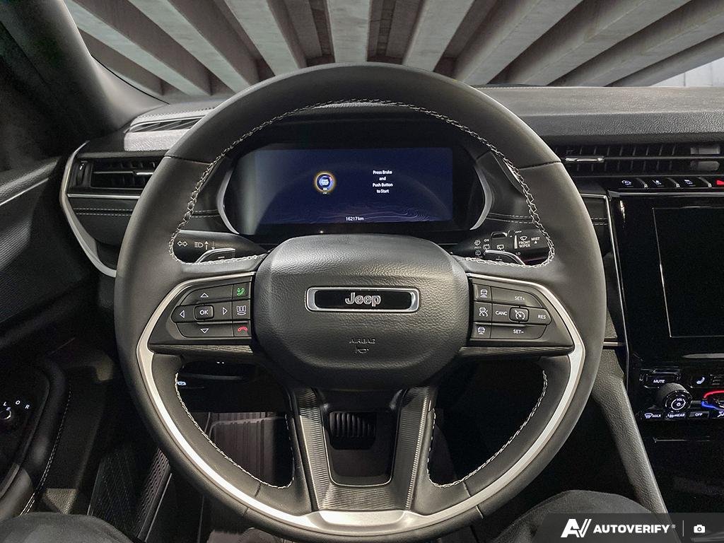 2025 Jeep Grand Cherokee L 2601863A | Altitude Black Edmonton - photo #12