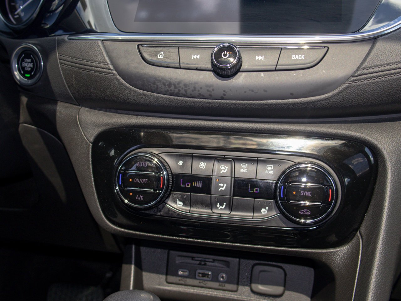 2022 Buick Encore GX AWD 4dr Select White Sherwood Park - photo #29