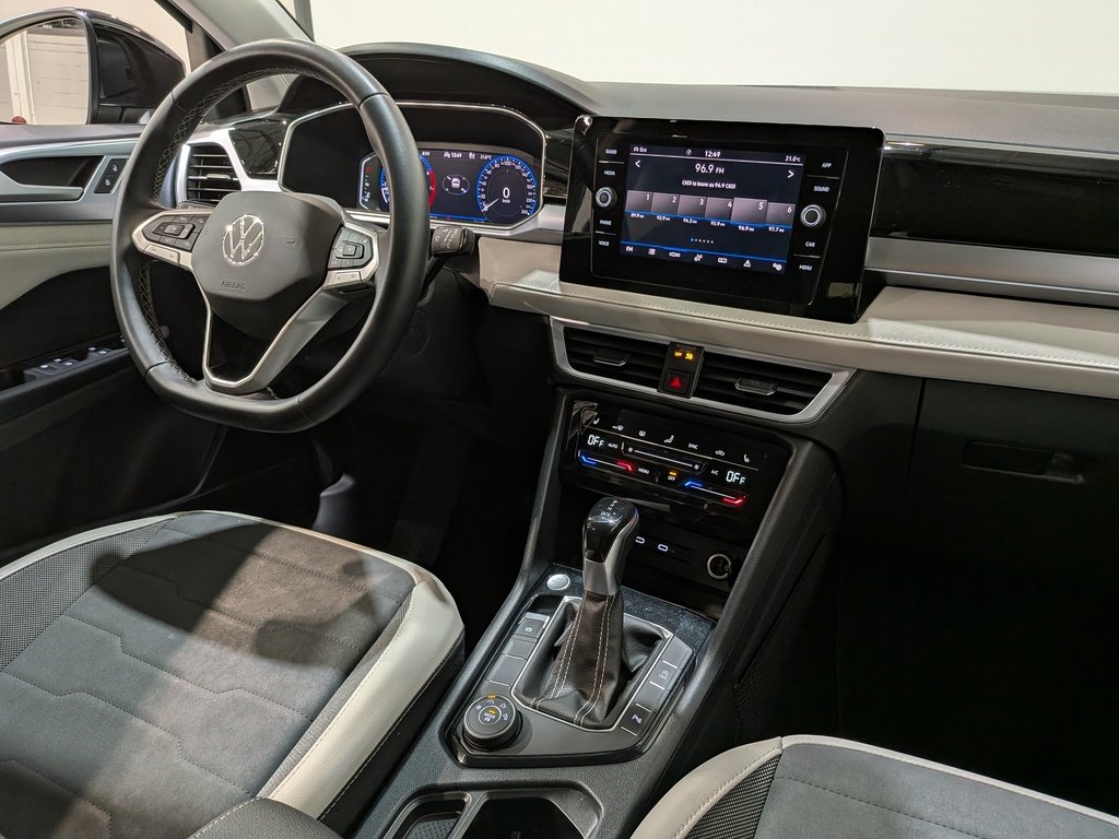 2025 Volkswagen Taos Comfortline 4MOTION Black Val-David - photo #19