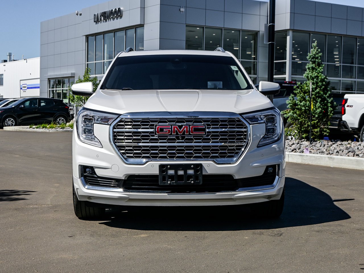 2022 GMC Terrain AWD 4dr Denali White Sherwood Park - photo #2