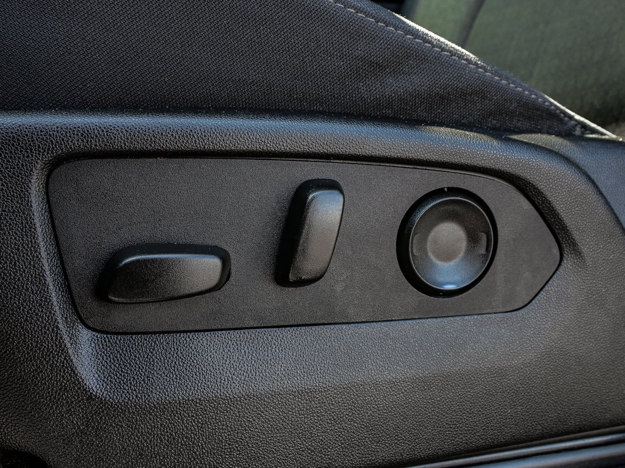 2025 Chevrolet Silverado 1500 4WD Crew Cab 147 RST Black Sherwood Park - photo #16
