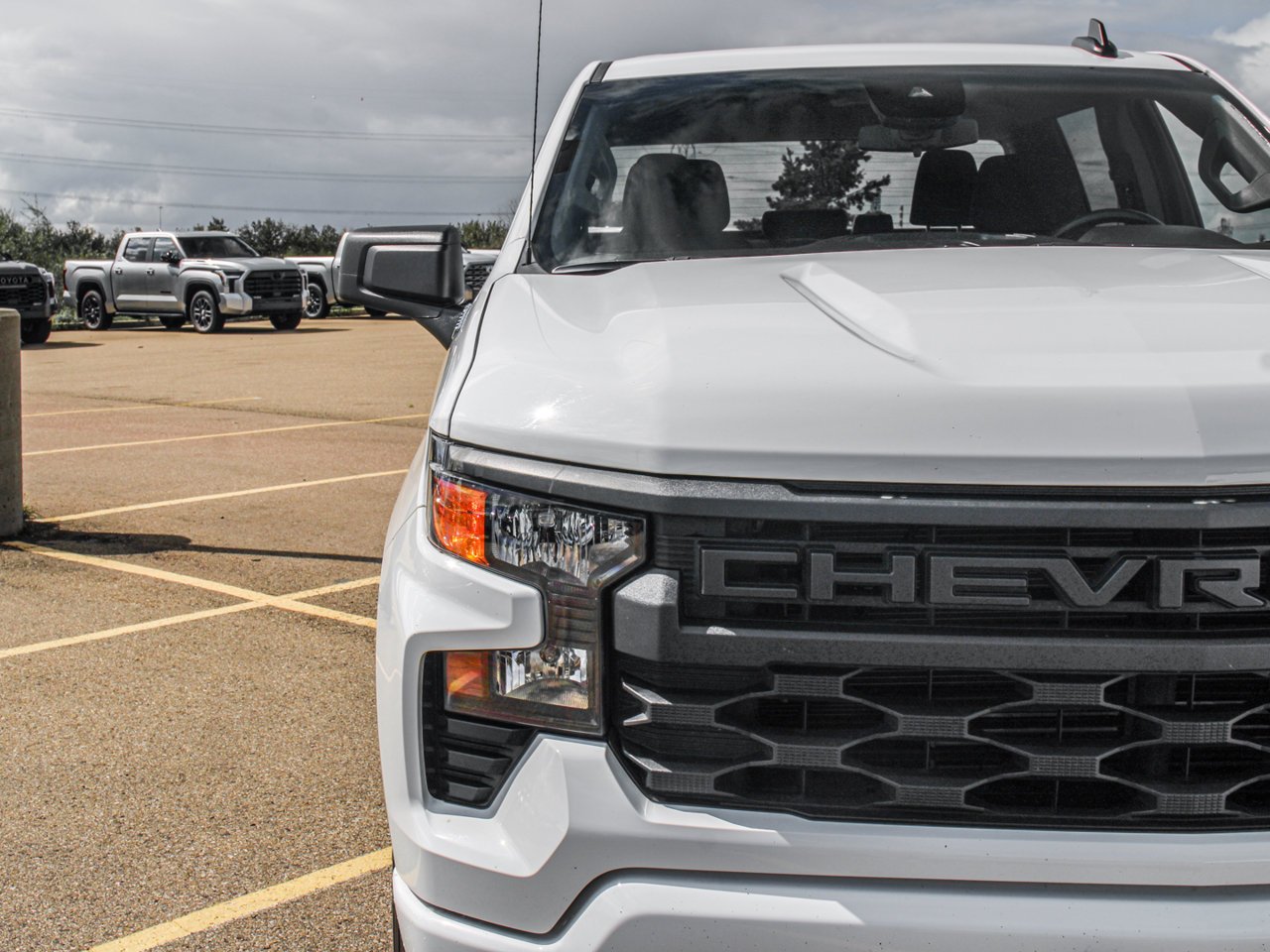2025 Chevrolet Silverado 1500 4WD Crew Cab 157 Custom White Sherwood Park - photo #10