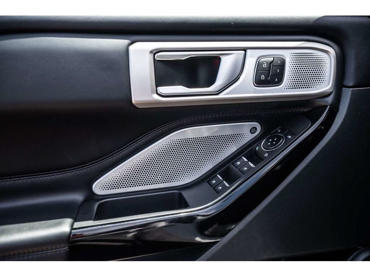 2023 Ford Explorer White Sainte-Julienne - photo #17
