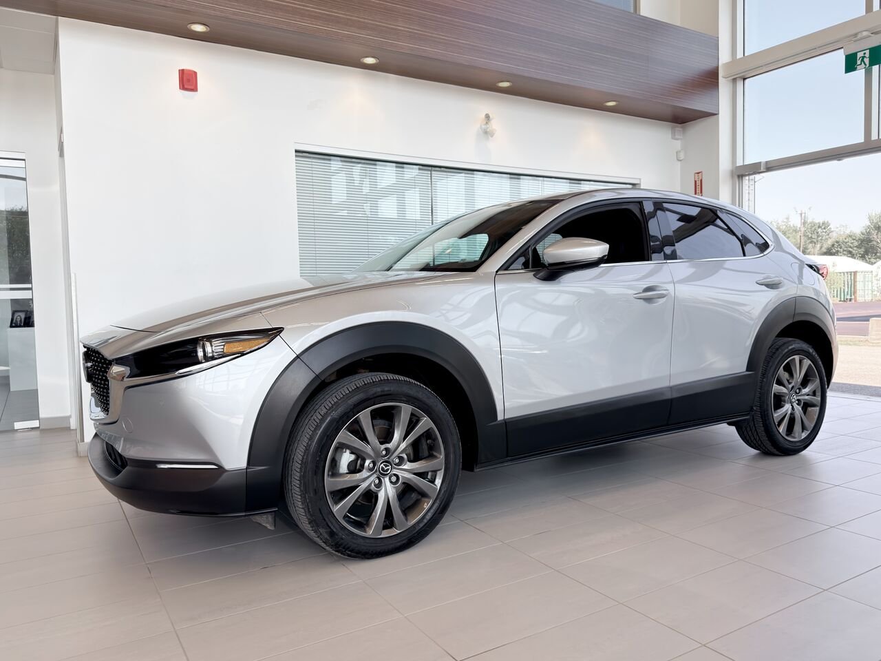 Mazda CX-30 2023 Argent Notre-Dame-des-Prairies - photo #5