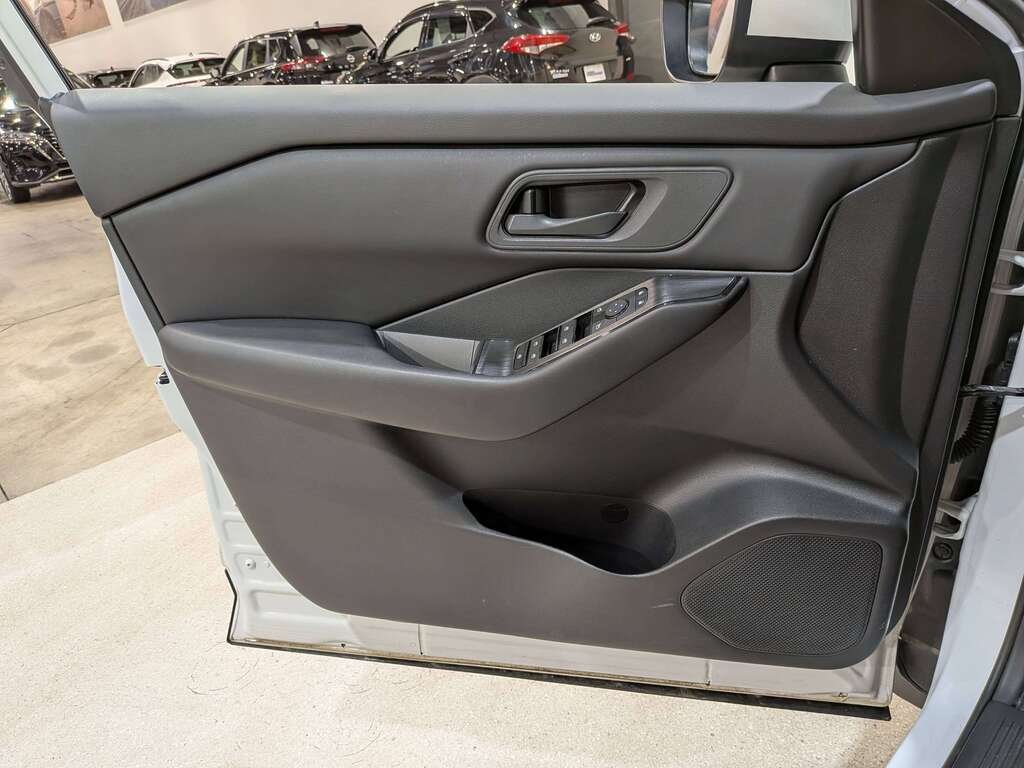 2024 Nissan Rogue AWD S White Val-David - photo #32