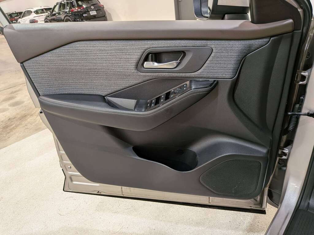 2023 Nissan Rogue AWD SV Midnight Edition Beige Val-David - photo #33