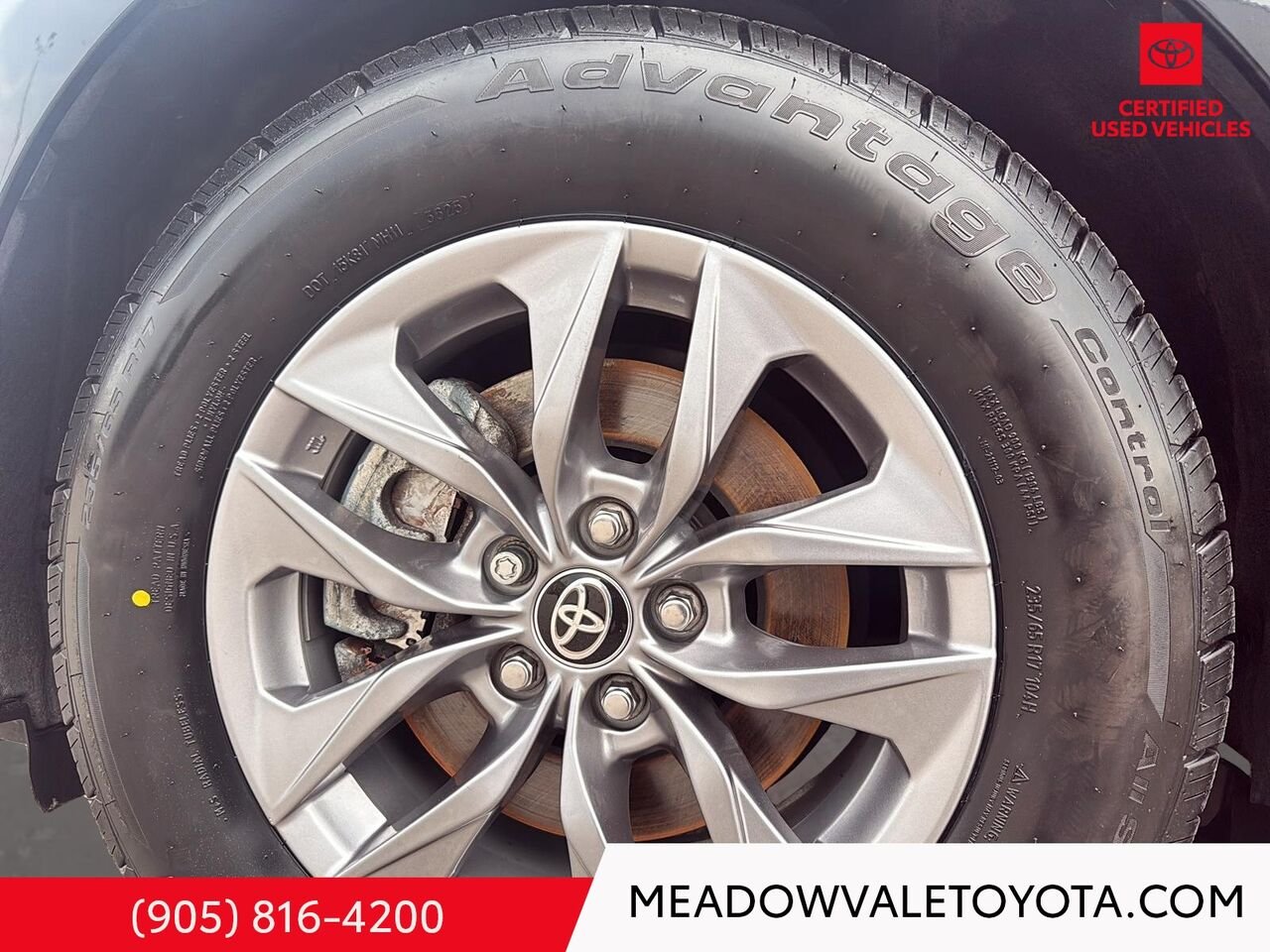 2024 Toyota Sienna One Owner, 4 New Tires, Midnight Black Metallic Mississauga - photo #6
