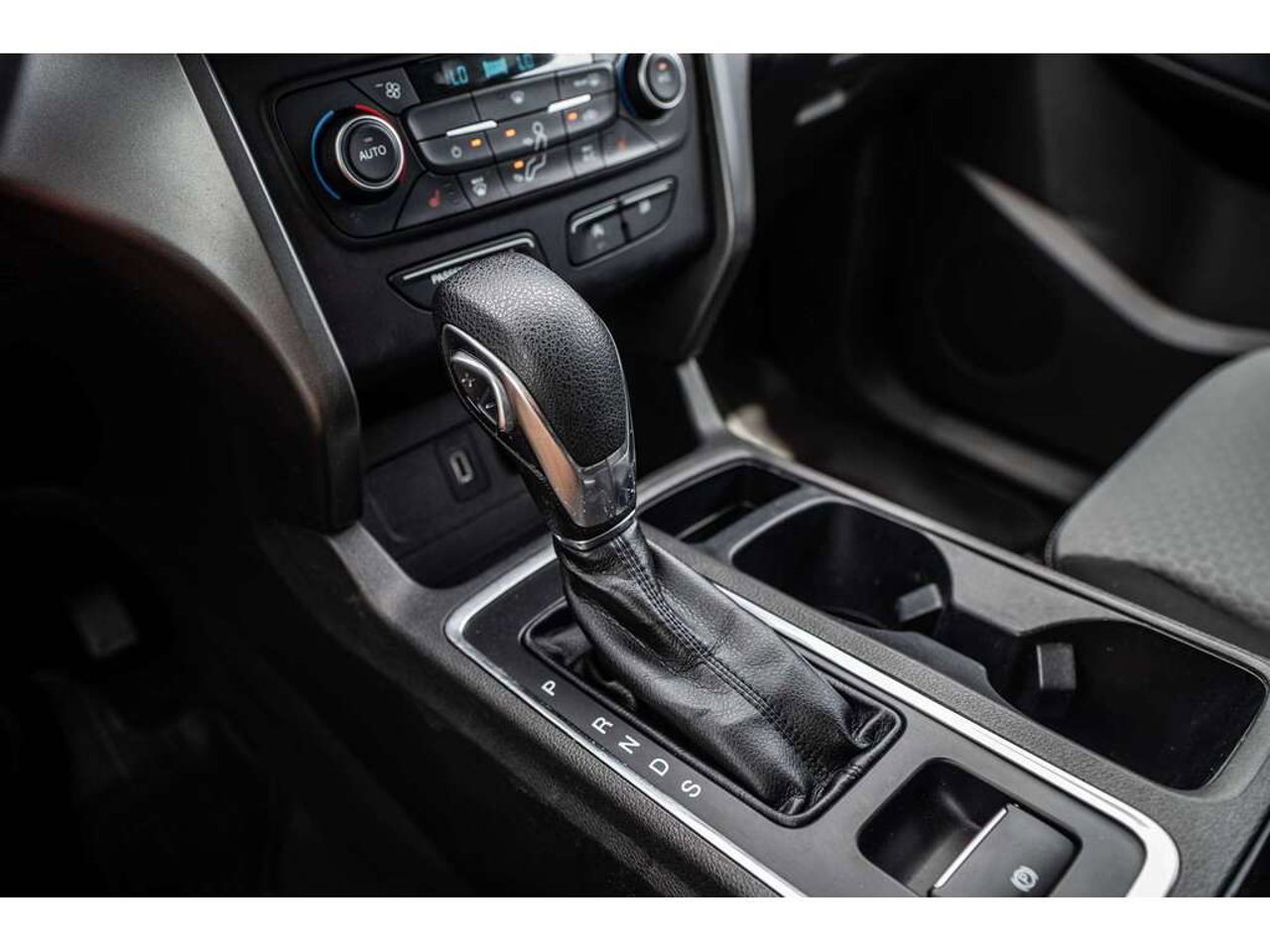 2018 Ford Escape Grey Sainte-Julienne - photo #24