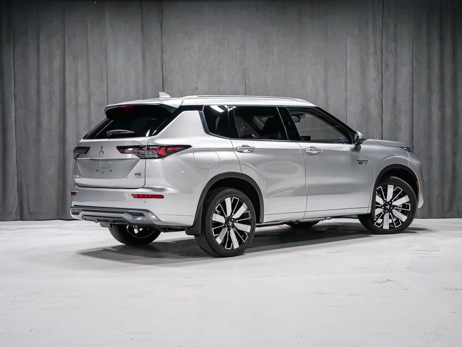 2026 Mitsubishi Outlander Plug-In Hybrid GT Moonstone Grey Premium Finish