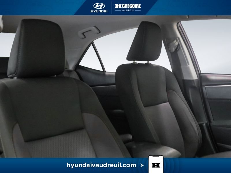 Toyota Corolla 2018 Bleu Laval - photo #29