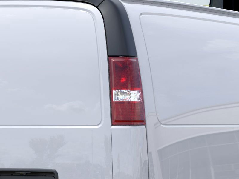 2024 GMC Savana Cargo Van Onyx Black Saint-Eustache - photo #10