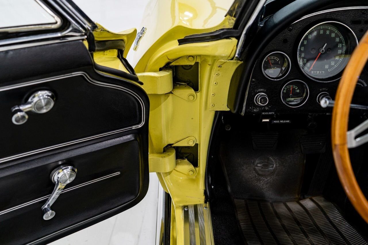 Chevrolet Corvette Matching# 427/425HP IP Code **PRICE IN USD** 1966 Jaune Montréal - photo #78