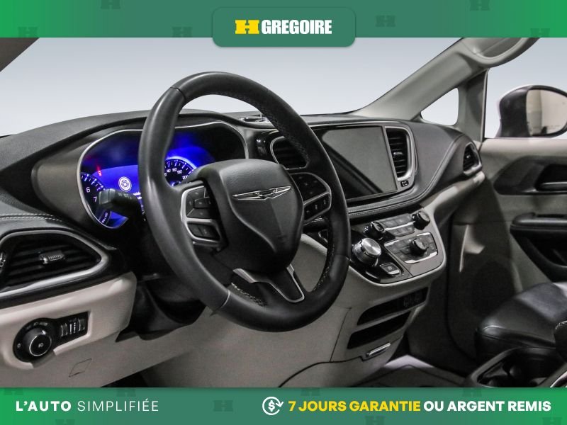 Chrysler Pacifica 2023 Blanc Laval - photo #11
