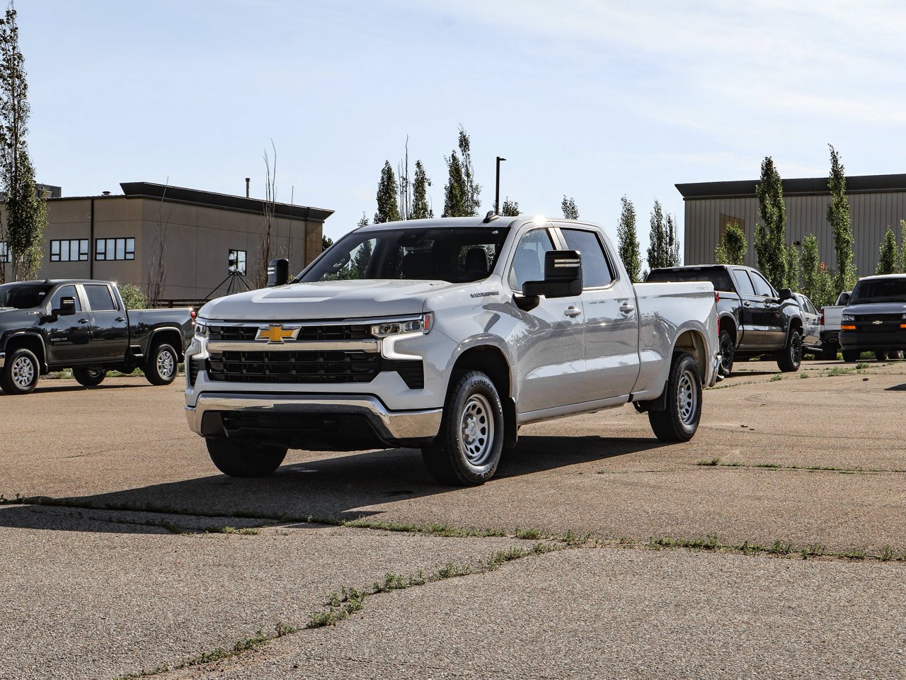 2025 Chevrolet Silverado 1500 4WD Crew Cab 147 LT White Sherwood Park - photo #3