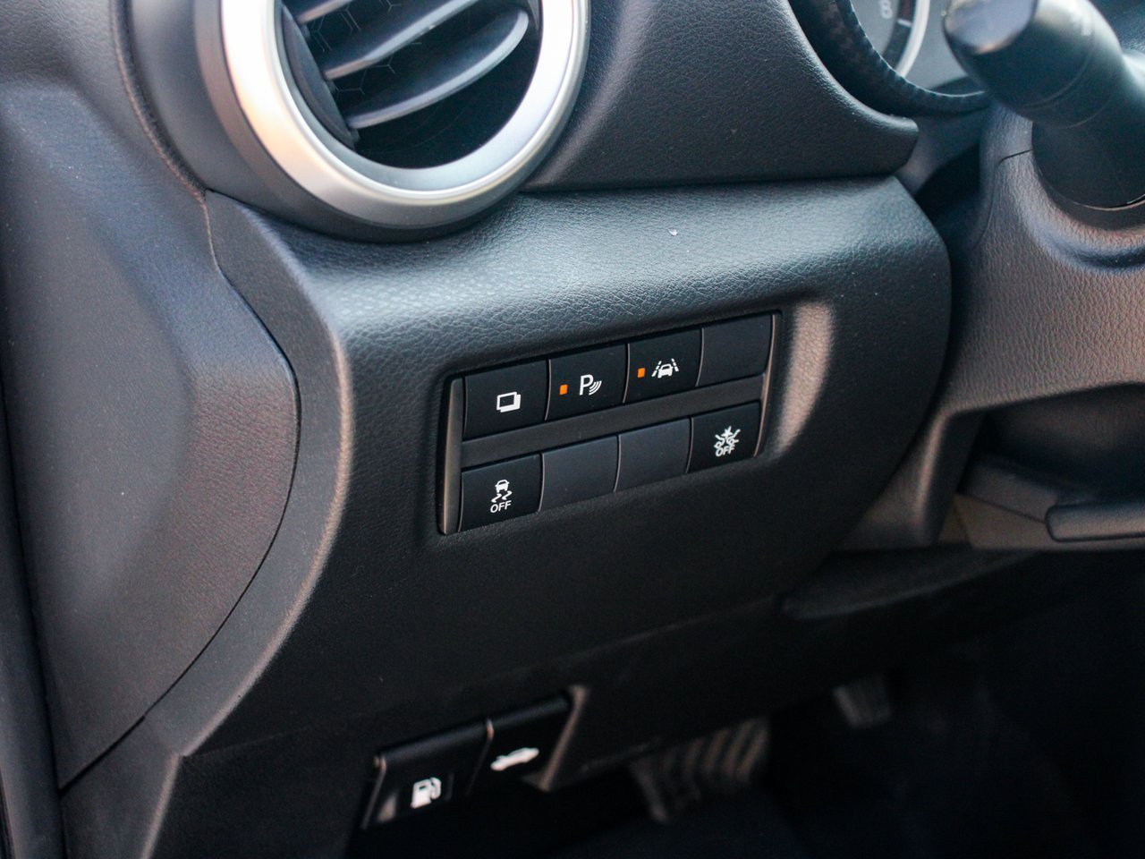 2025 Nissan Versa S CVT White Sherwood Park - photo #16