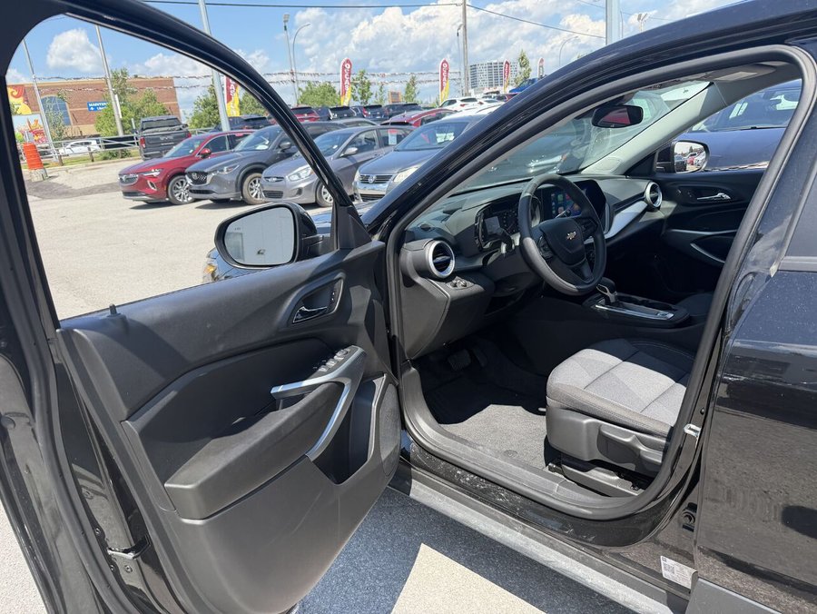 2024 CHEVROLET TRAX LS 2024 Black