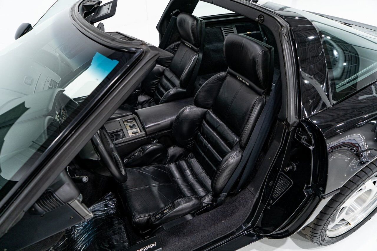 Chevrolet Corvette ZR1 | PRIX EN USD 1990 Noir Montréal - photo #13