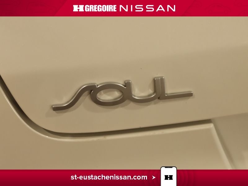 2022 Kia Soul White Laval - photo #23