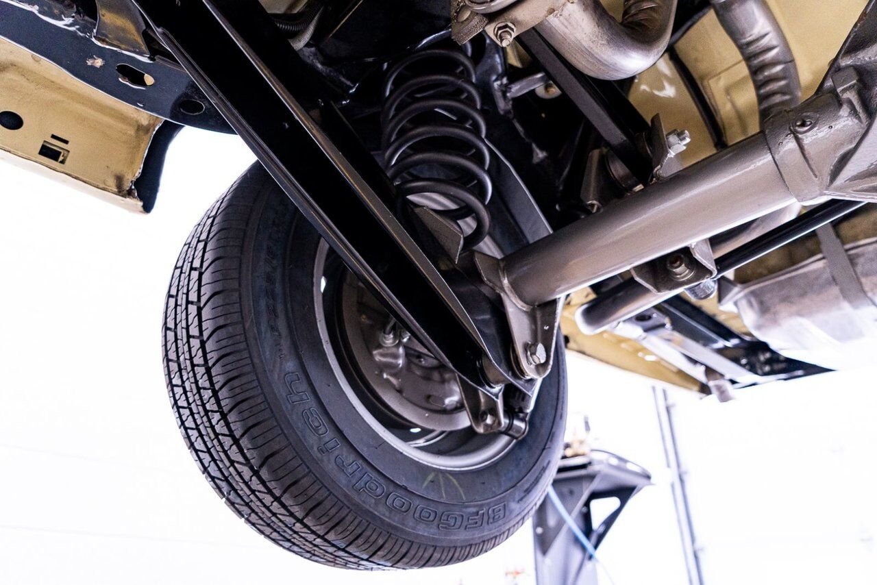 1965 Chevrolet Impala SS *PRIX EN USD* 396/325HP 4spd frame off restoration Yellow Montreal - photo #31