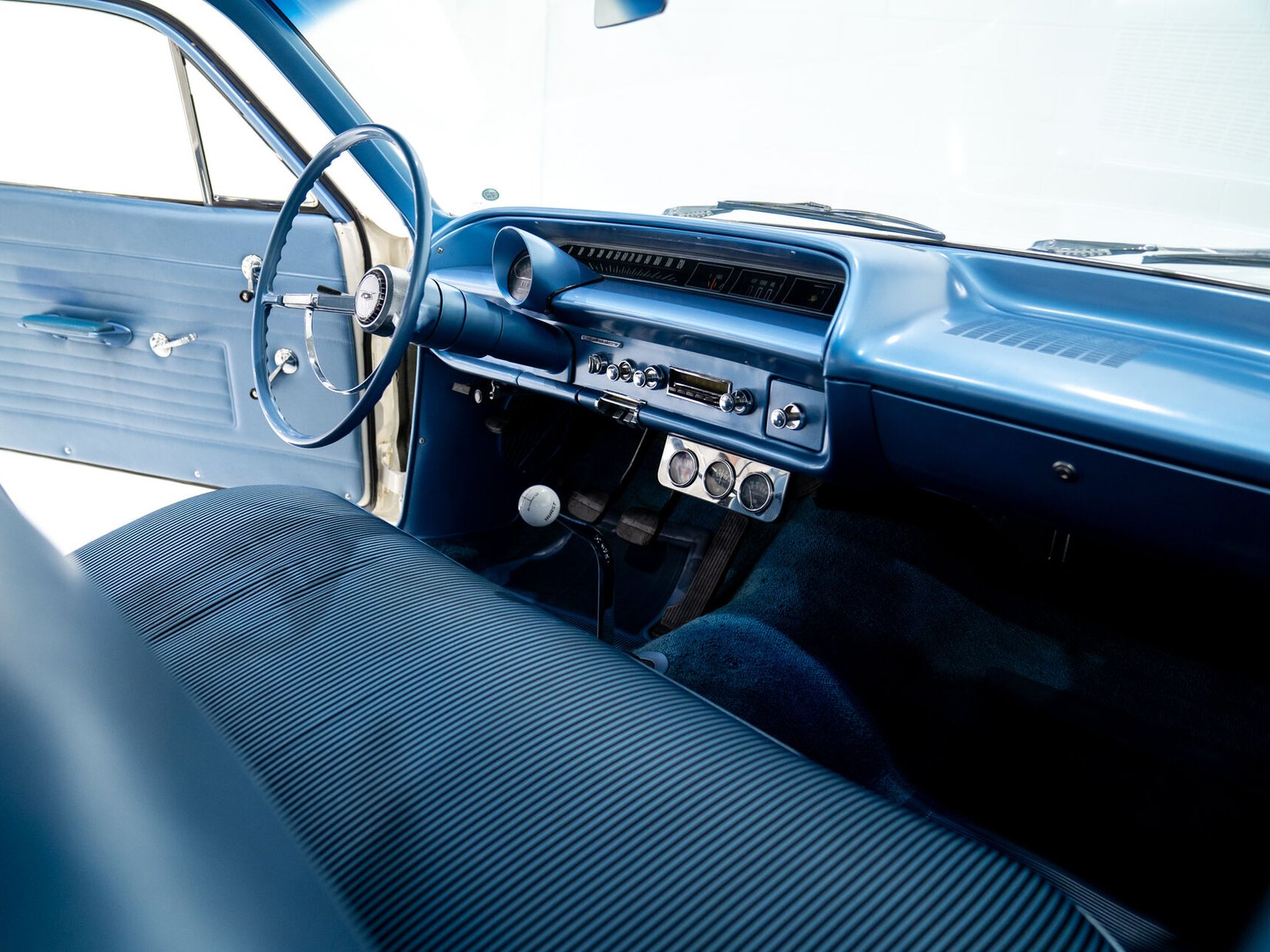 1964 Chevrolet Biscayne Matching 409 / 425HP Transmission 4 Vitesse Complètement Entièrement restauré **PRIX EN USD** White Montreal - photo #38