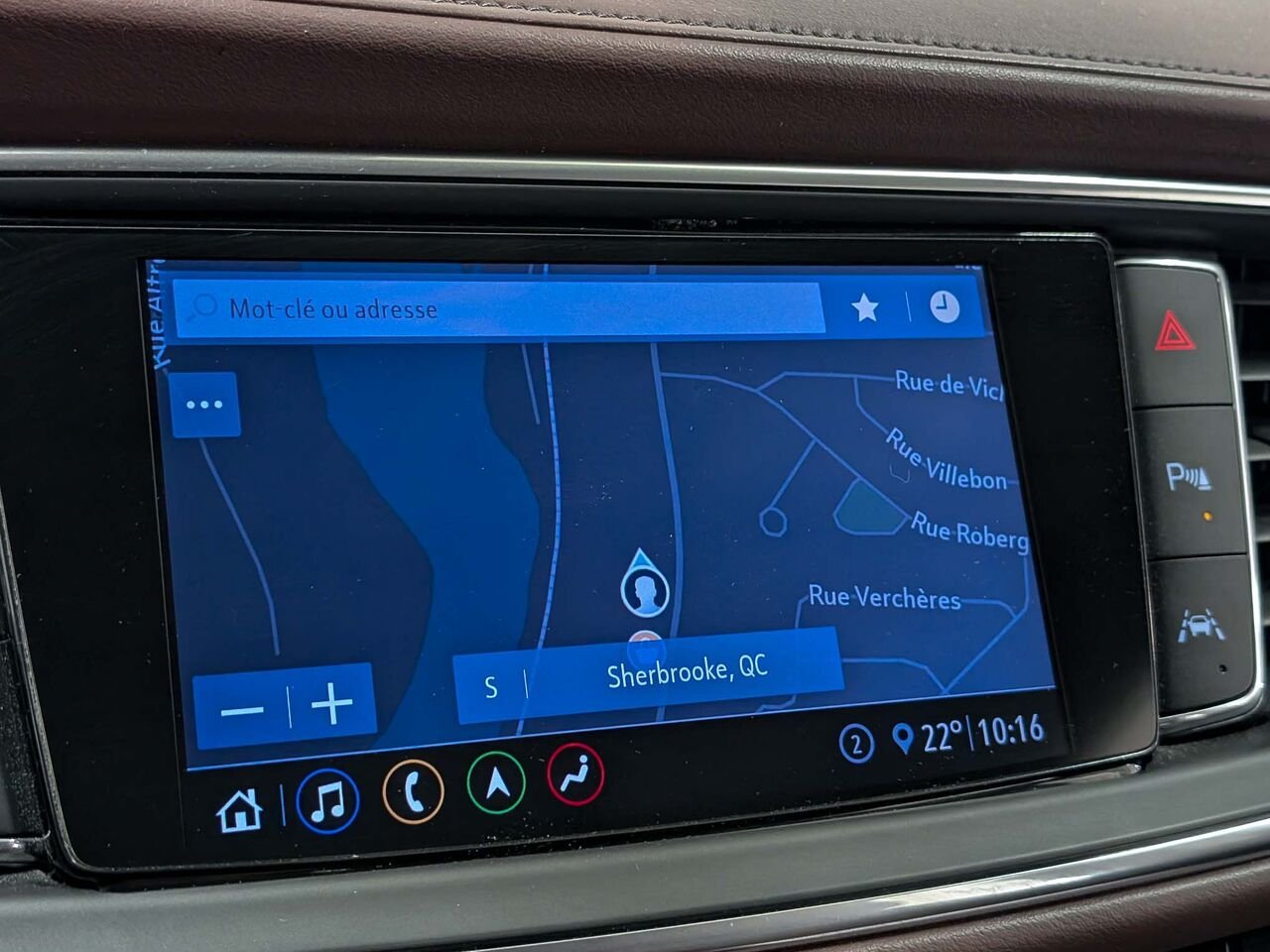BUICK ENCLAVE AVENIR AWD 7 Places Toit Ouvrant 5000lbs Capacité Remorquage 2020 Blanc Sherbrooke - photo #18