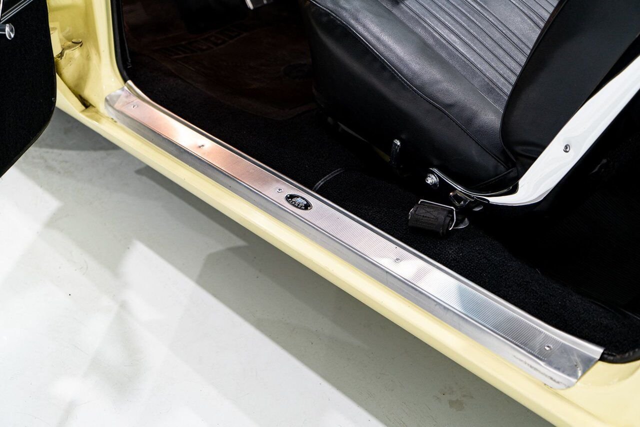 1965 Chevrolet Impala SS *PRIX EN USD* 396/325HP 4spd frame off restoration Yellow Montreal - photo #86