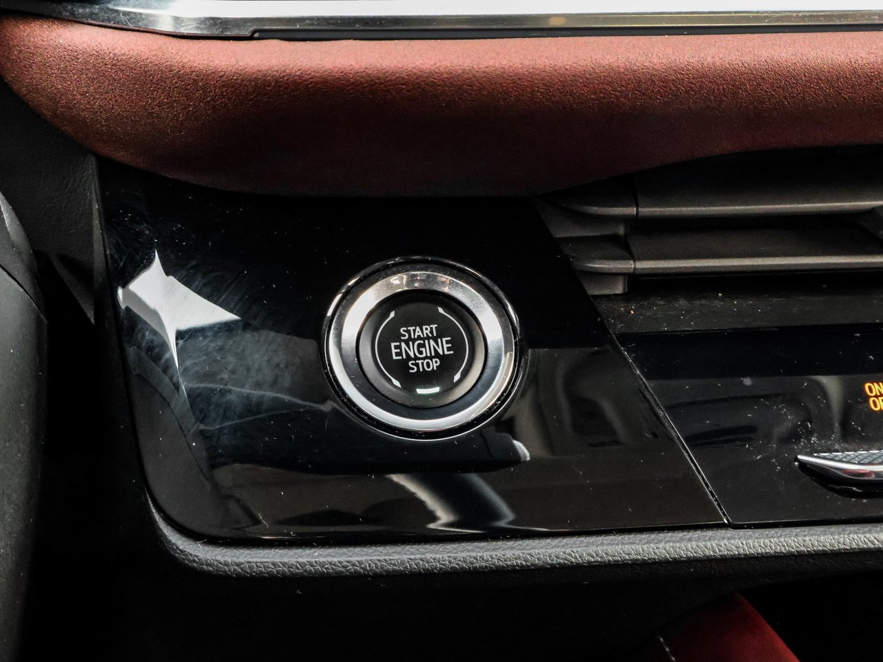 2025 Buick Envision AWD 4dr Sport Touring White Sherwood Park - photo #24