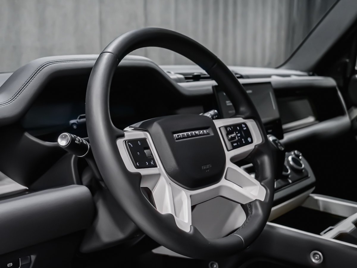 2025 Land Rover Defender S Green Montreal - photo #17