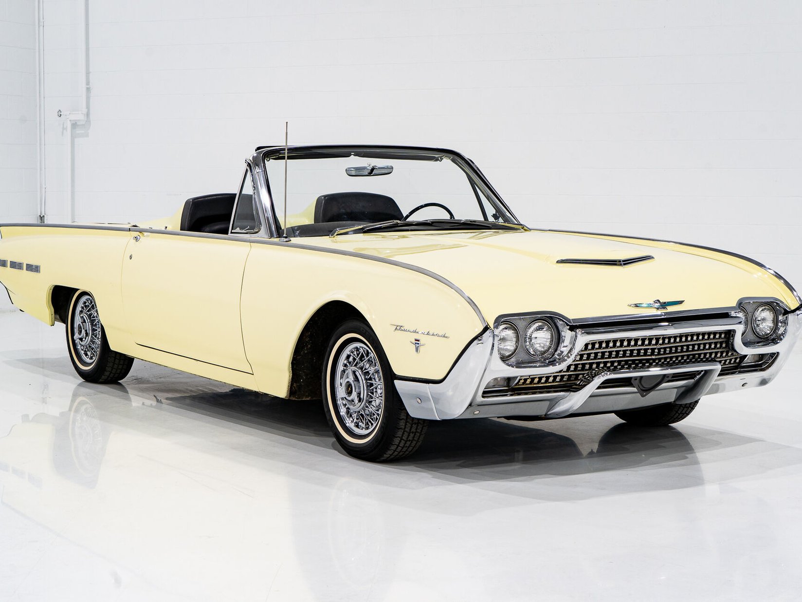 Ford Thunderbird Beautifully Presented From Older Restoration with original bill of sale 1962 Jaune Montréal - photo #29