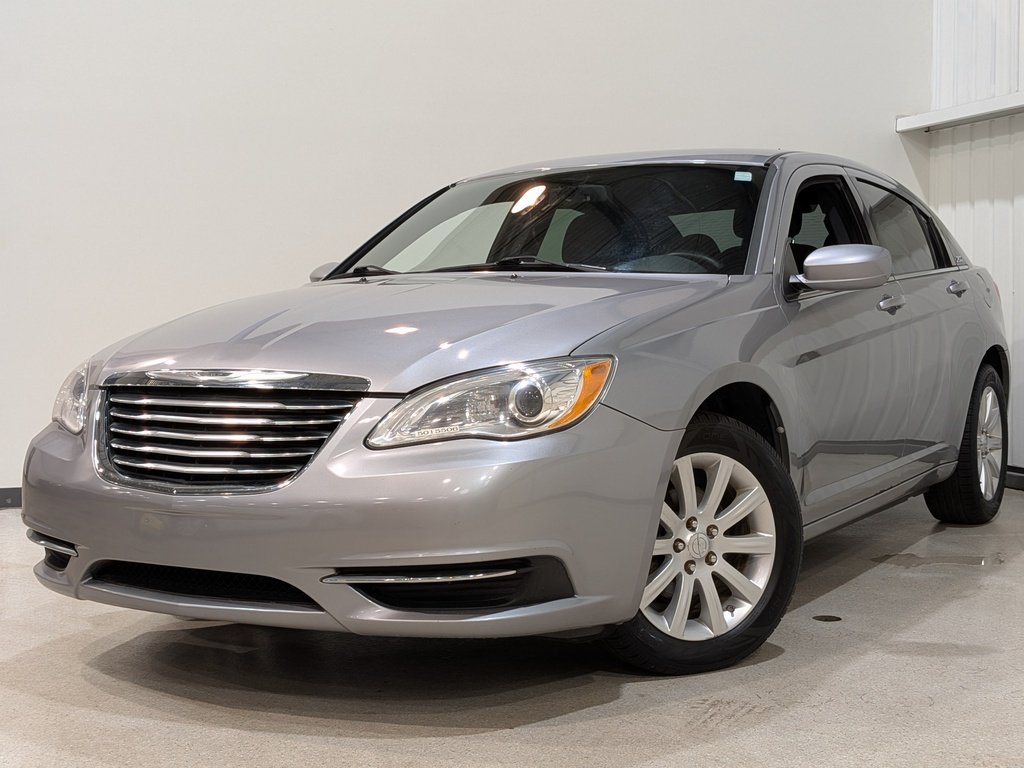 Chrysler 200 4dr Sdn LX 2013 Argent Val-David - photo #0