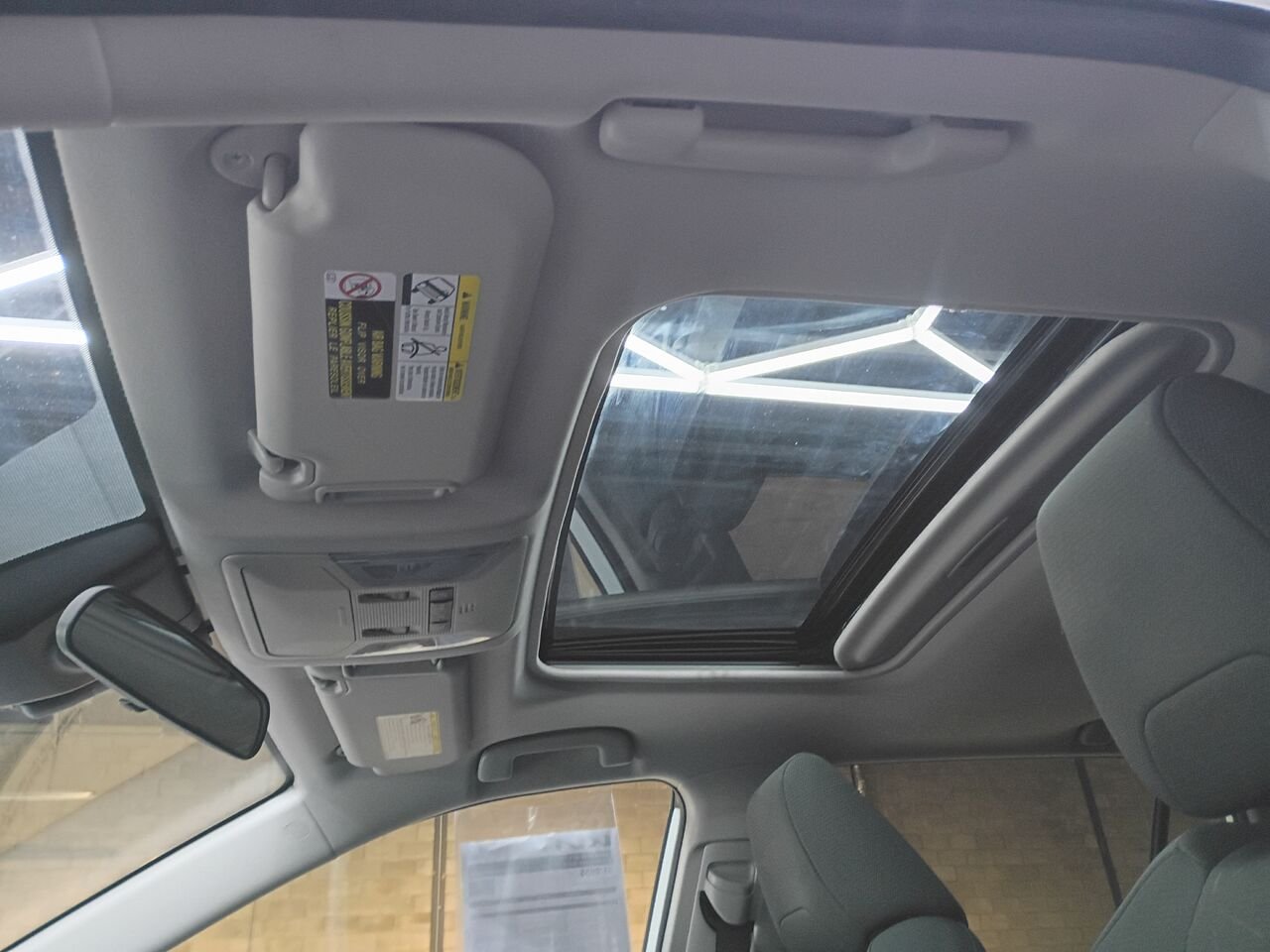 2021 Toyota RAV4 White Blainville - photo #22