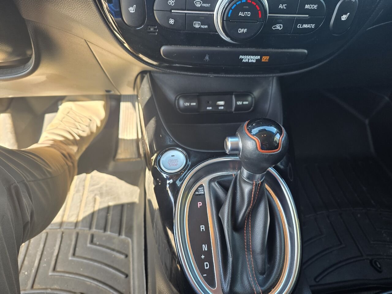 2018 Kia Soul White  - photo #14
