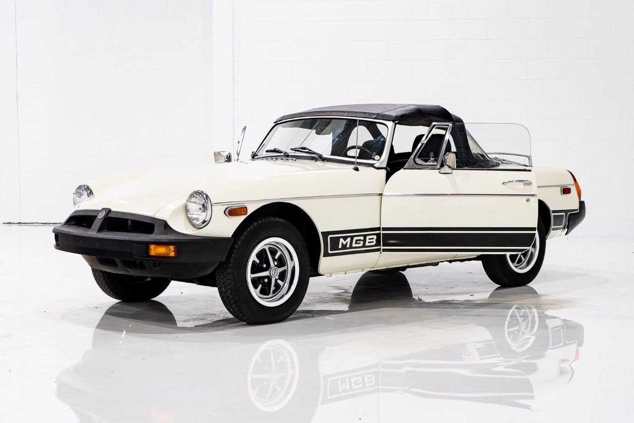 1979 MG B Beautifully presented from former complete restoration White Montreal - photo #34