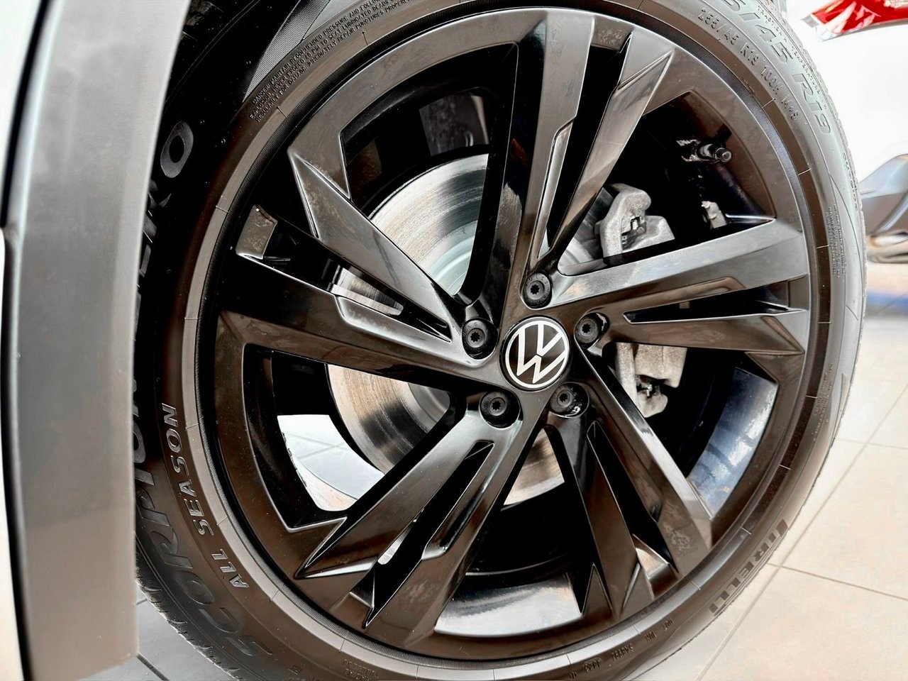 2024 Volkswagen Tiguan Silver Notre-Dame-des-Prairies - photo #13
