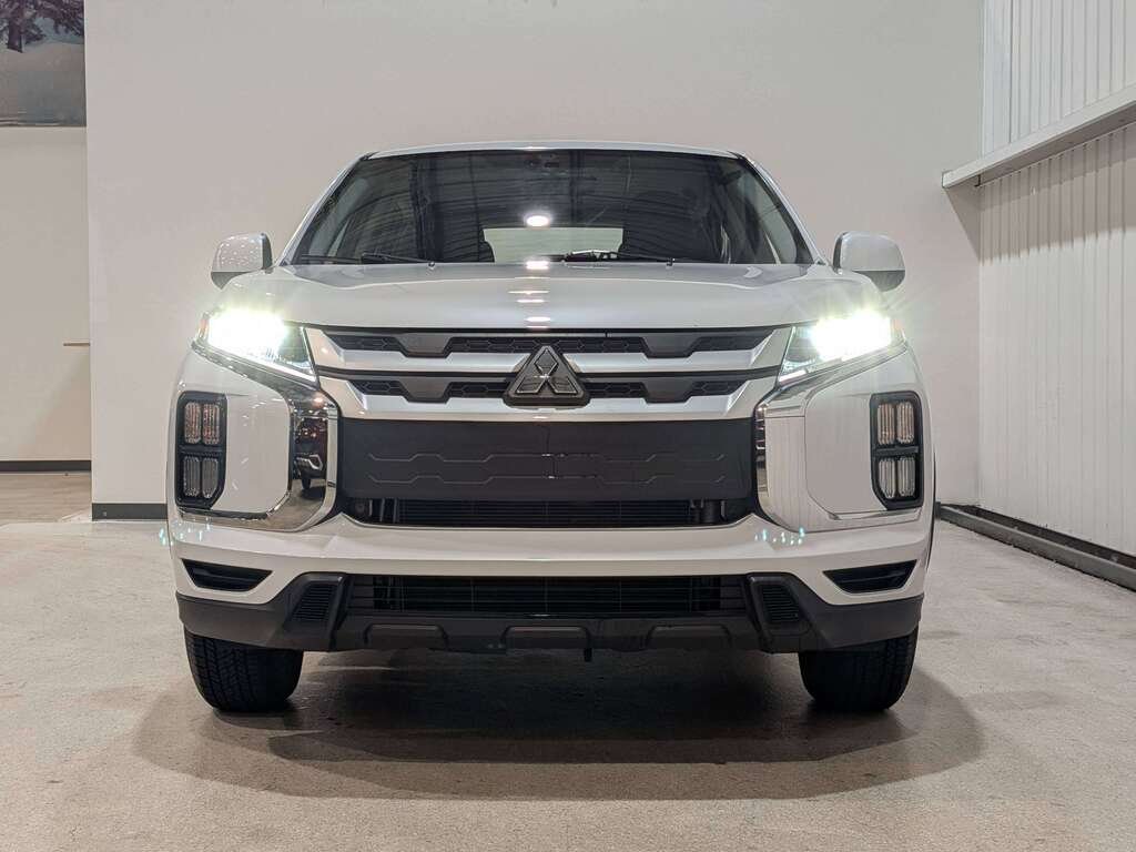 2023 Mitsubishi RVR ES FWD White Val-David - photo #1