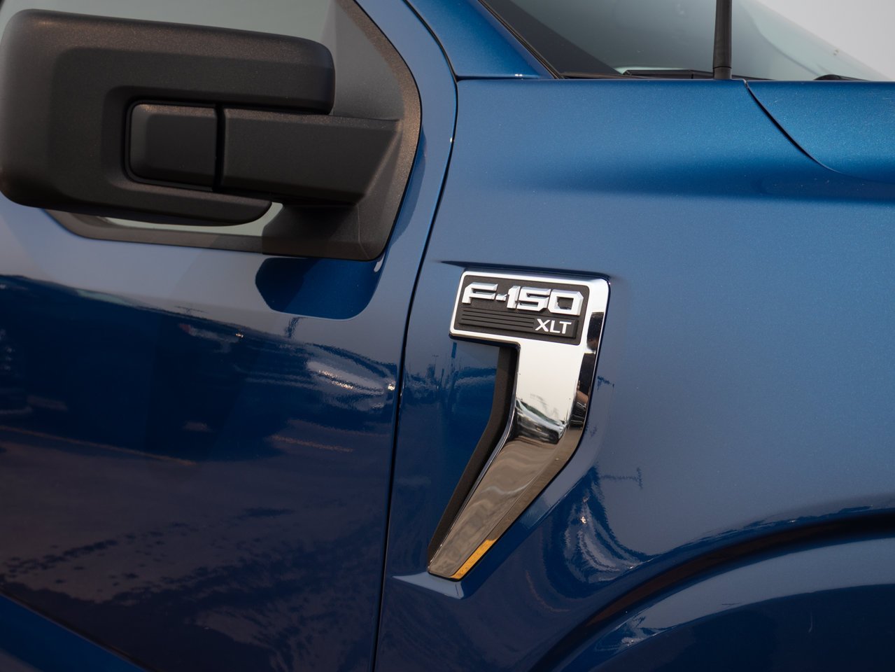 2025 Ford F-150 XLT 4WD SuperCrew 5.5' Box Blue Sherwood Park - photo #15